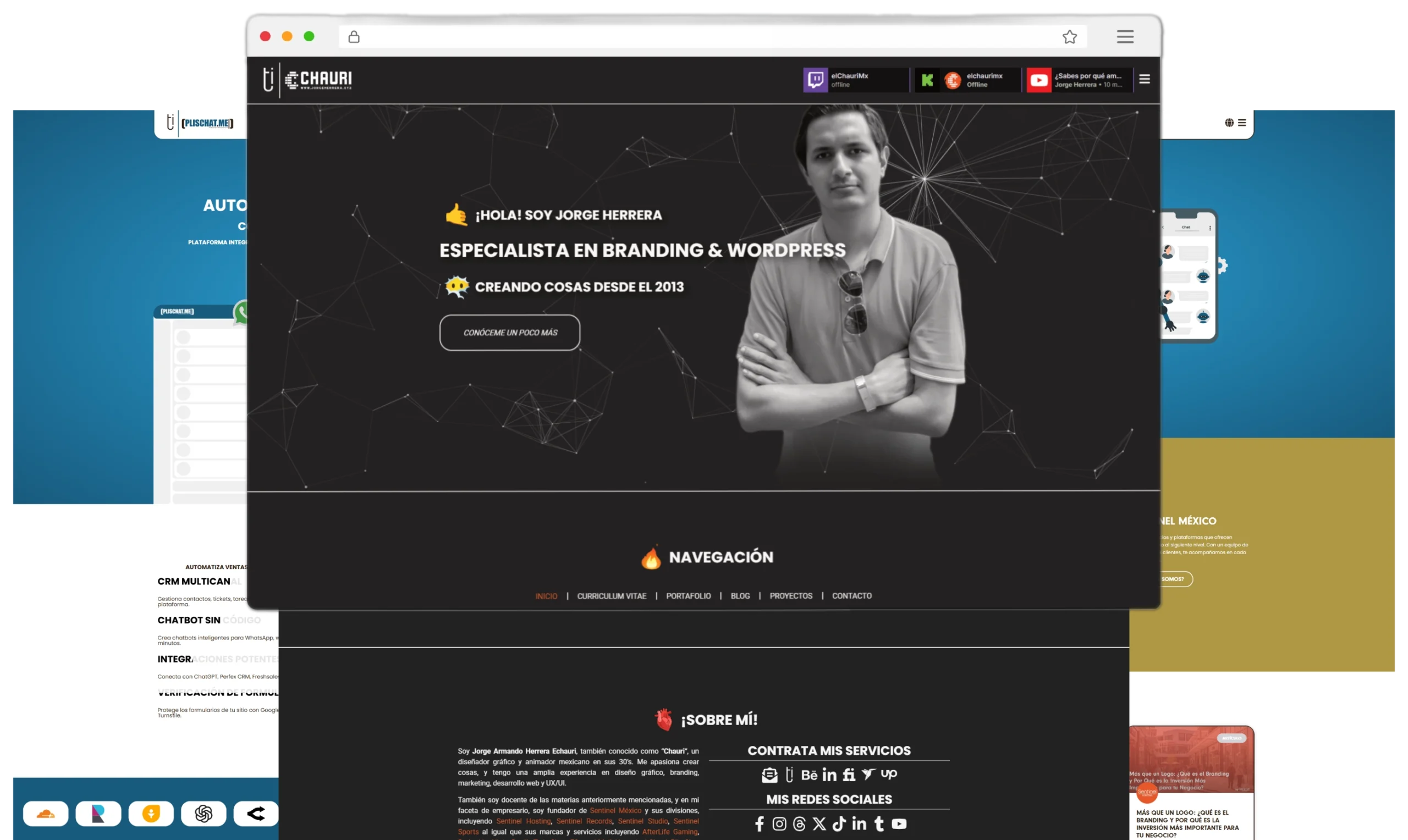 Captura de pantalla de un sitio web personal con fondo negro y foto en escala de grises de un hombre con los brazos cruzados. El texto en español lo destaca como especialista en Branding en México y Desarrollo Web. La navegación y la información de contacto aparecen debajo.